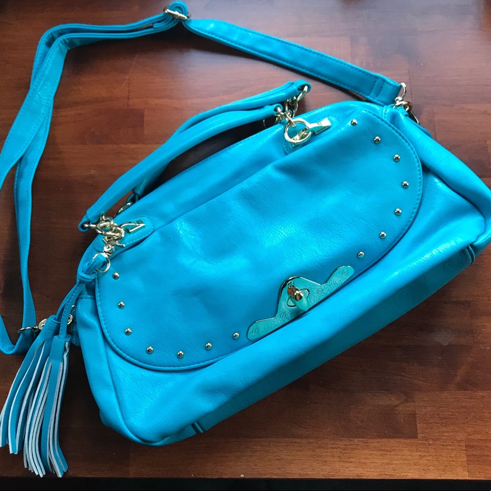 NWT Retail! Blue satchel purse with gold detail 🦋